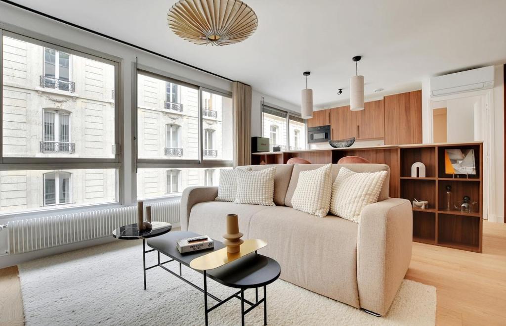 An exquisite 3-bedroom 3-bathroom apartment in Trocadéro - Eiffel Tower - 1