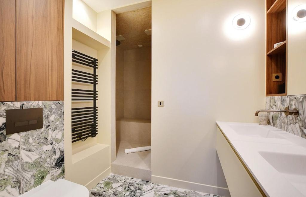 An exquisite 3-bedroom 3-bathroom apartment in Trocadéro - Eiffel Tower - 4