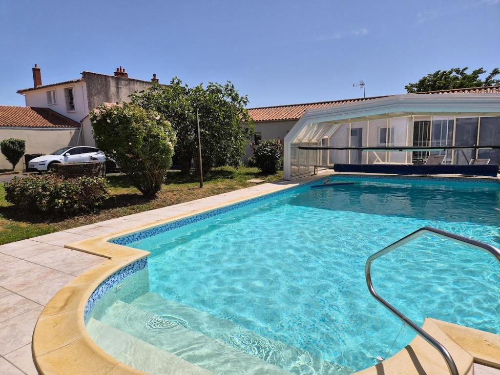Belle villa avec piscine à deux pas de la mer - 1
