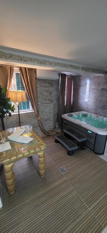 Bali Colosseum Hotel - 3