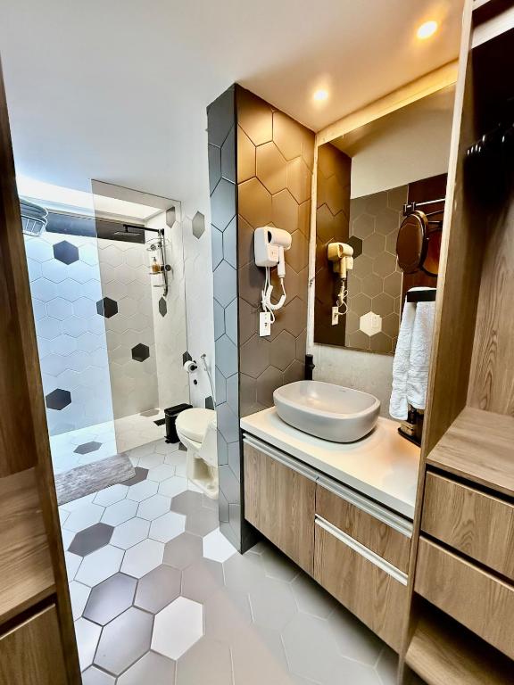 Moderno Apt, El Poblado cerca Provenza, AC, Vista, Wifi - 3