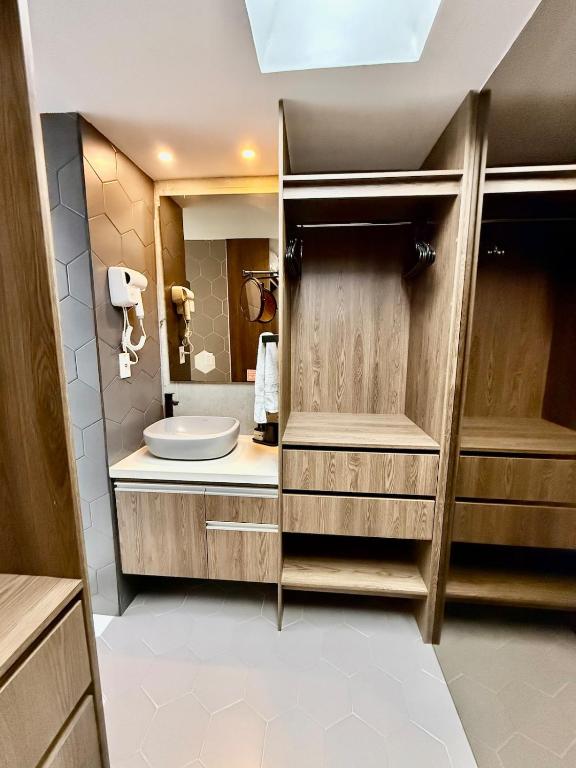 Moderno Apt, El Poblado cerca Provenza, AC, Vista, Wifi - 5
