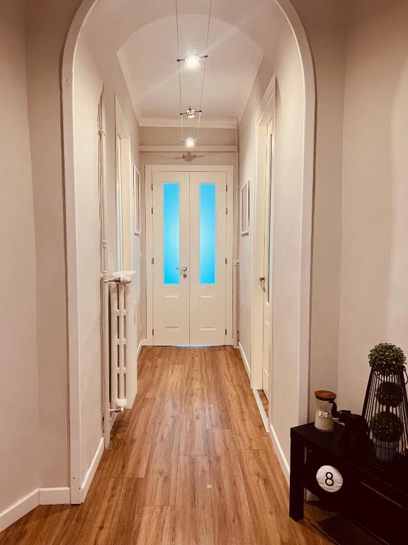 5 min from the center, Elevator , 4 guests, Airport - 4