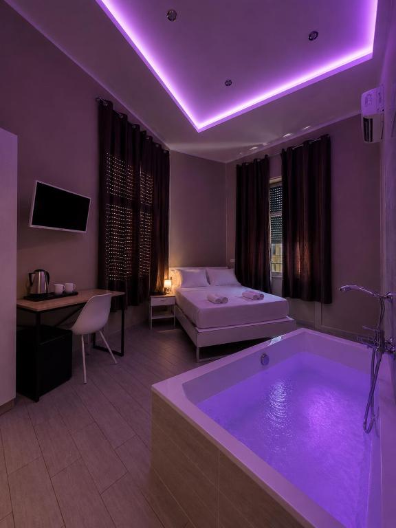 Metro Suites Napoli Central Boutique Rooms & Suites - 3