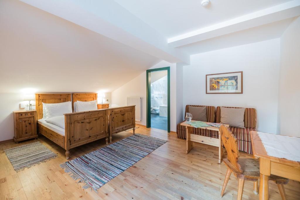Hotel Dolomitenhof & Chalet Alte Post - 4