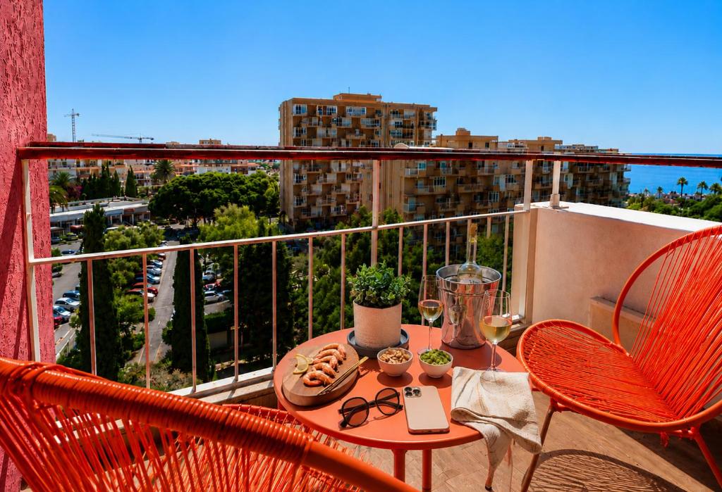 Jacaranda Sunset Apartment with Terrace & Pool By Budha Apartments - 2