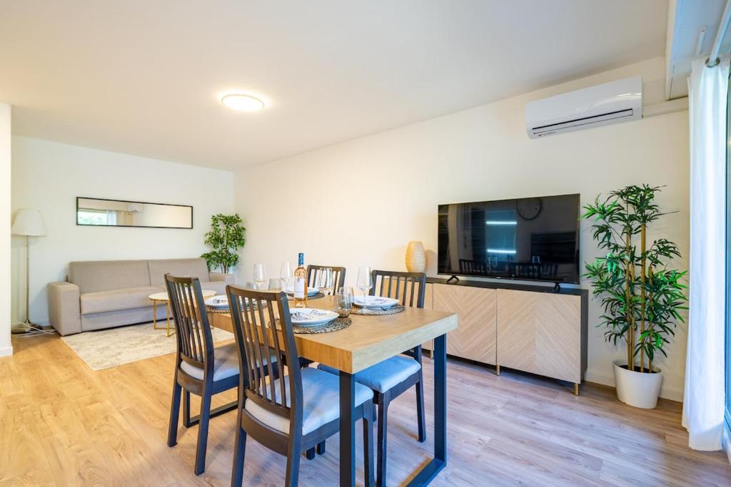Beautiful 2-bedroom apartment, garden, swimming pool, sea within walking distance - 3