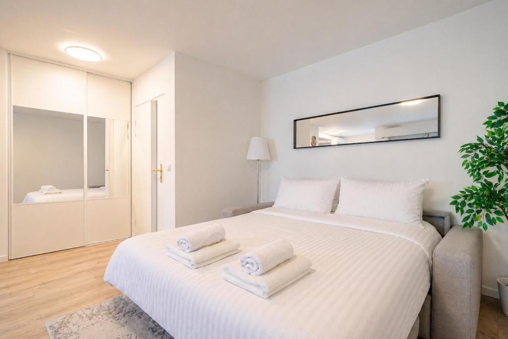 Beautiful 2-bedroom apartment, garden, swimming pool, sea within walking distance - 4