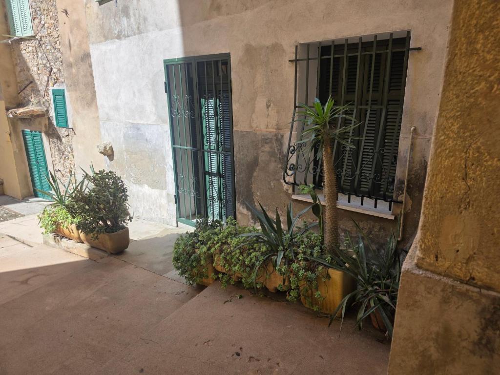 Le Soléna appartement climatisé au rez-de-chaussée dans le Vieux Menton - 2
