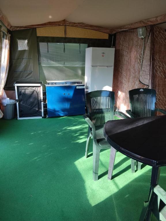 Camping 4 étoiles Les Amiaux - Tente bungalow équipée 23m2 - Piscines - 900m plage - Sezonia - 4