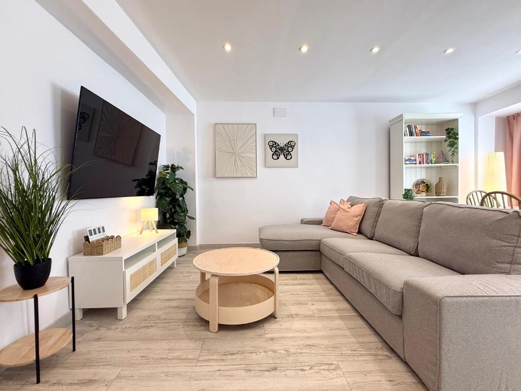 RYC Central Beach Apartment - 2