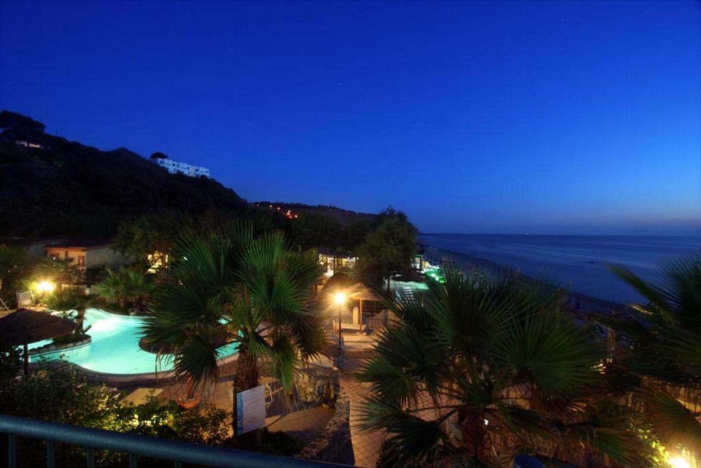 Baia del Godano Resort & Spa — Basen in Ricadi, Kalabria
