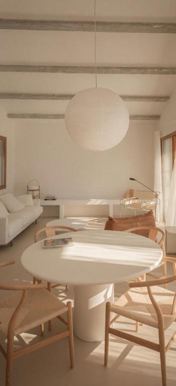 New Mediterranean Villa with heated pool - 2