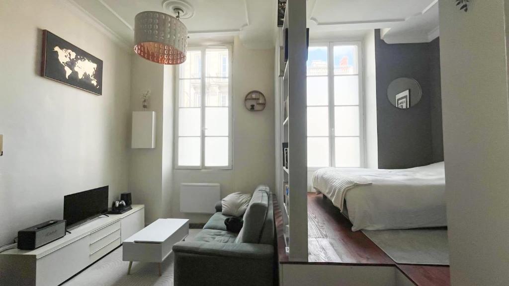 Charming Studio in the Heart of Bordeaux - 4