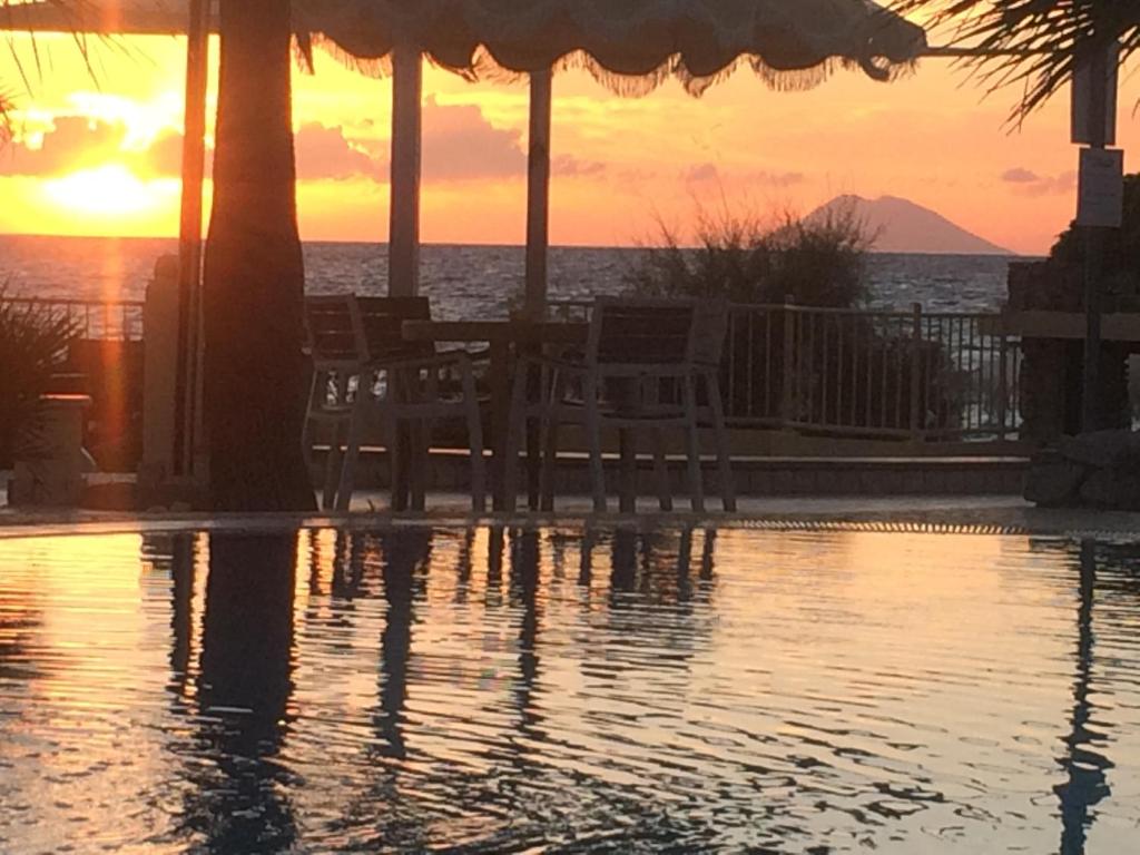 Baia del Godano Resort & Spa — Basen in Ricadi, Kalabria