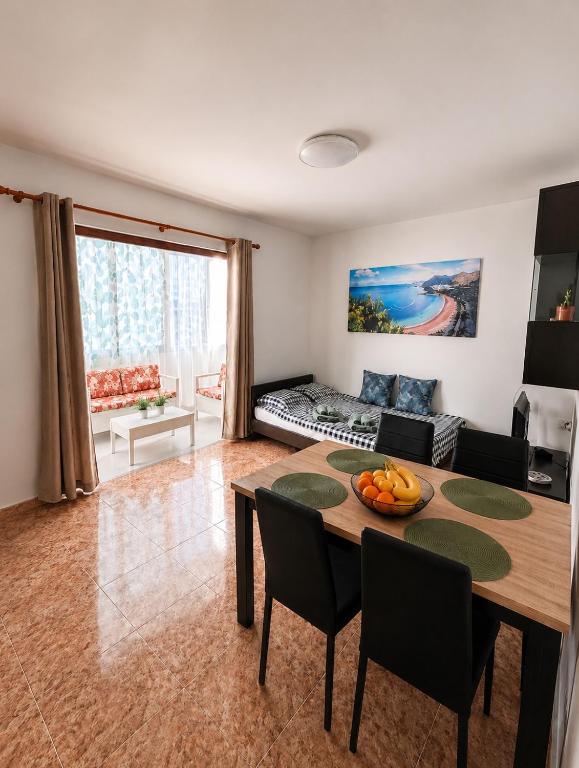 Perfectly located apartment with pool - 3