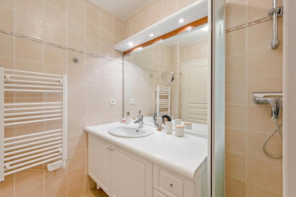 Beautiful 1 bedroom flat , 20 m from the beach, AC and private garage - 3