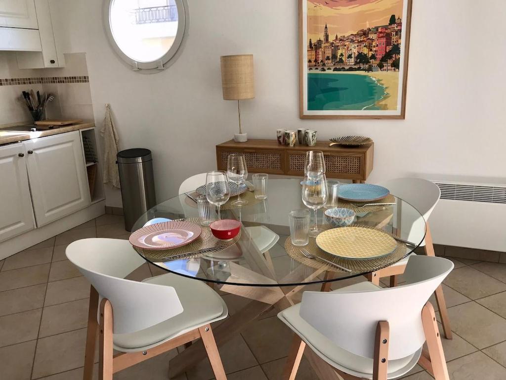 Beautiful 1 bedroom flat , 20 m from the beach, AC and private garage - 5