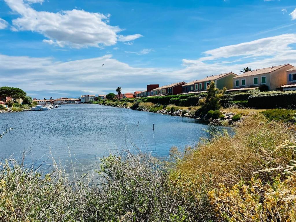 Marina rénovée et climatisée vue sur étang - 3