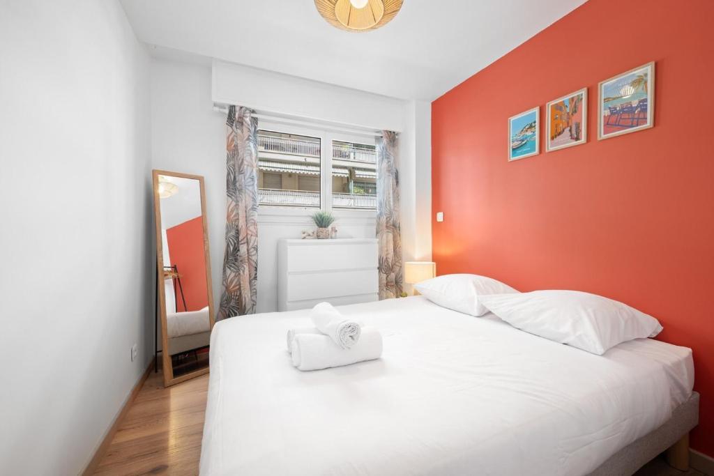 Beautifully Renovated with Charm - In the Port /AC - 2