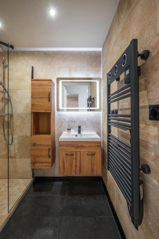 Beautifully Renovated with Charm - In the Port /AC - 3
