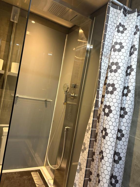 Chez NEZIRI Petit STUDIO COSY proche centre ville - 4
