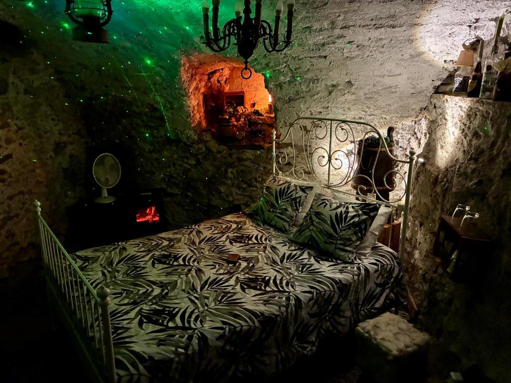 THE OLD CELLAR no shower! - 2