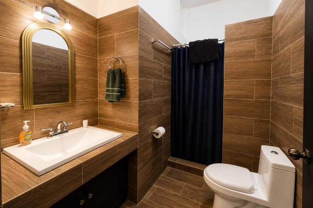 Alameda Suites & CAS - Centro Monterrey - 5