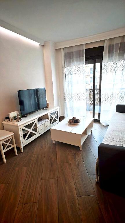 Coqueto apartamento en Puerto Marina con piscina - 1