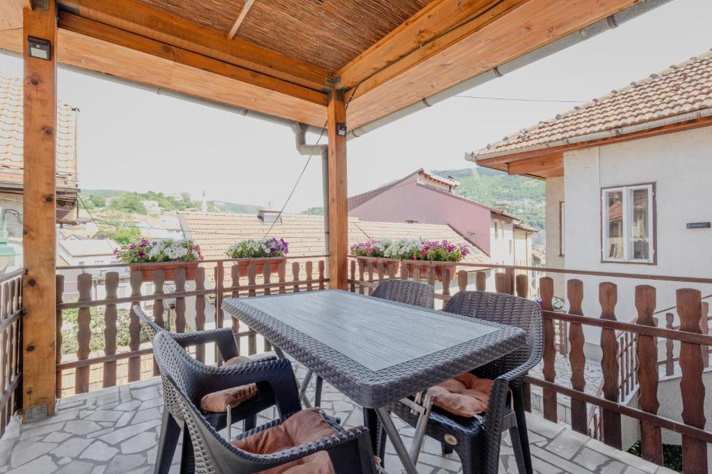 1 minute to Sebilj - 3BR- Old Town - Free Parking - 2