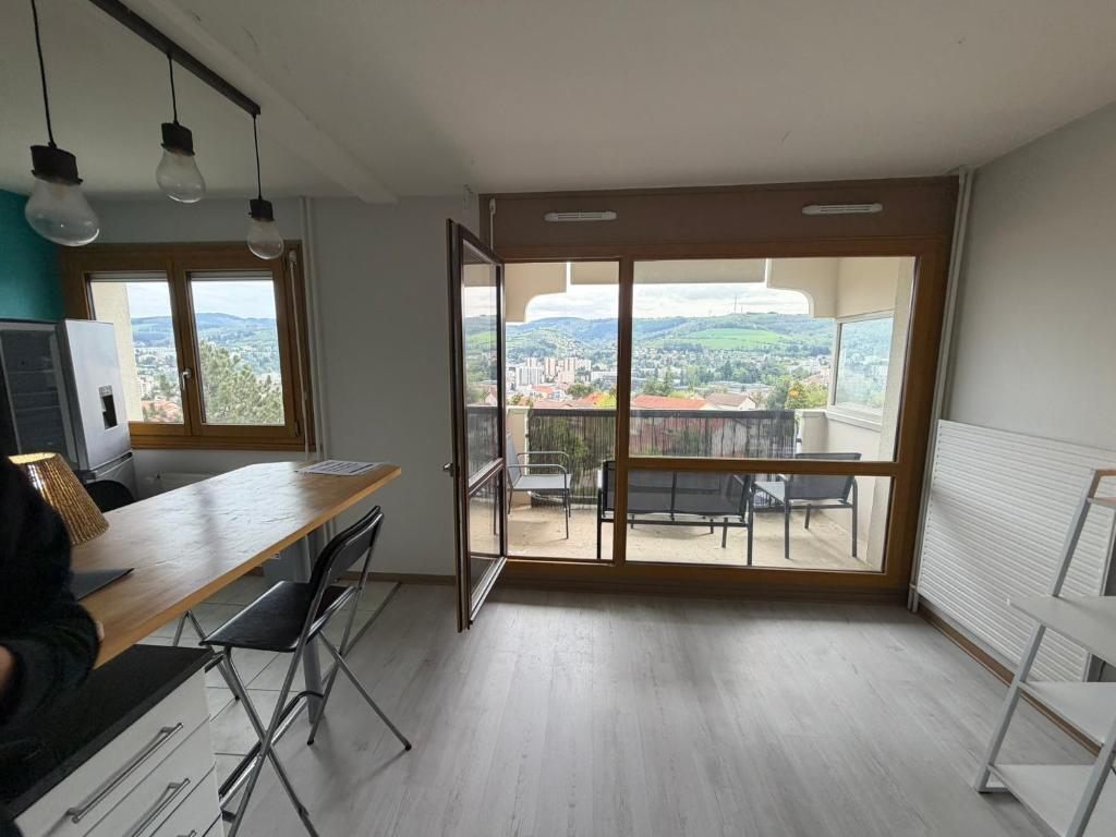 Cocon urbain avec vue panoramique Balcon Tout équipé - 5
