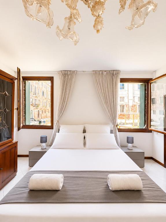Zen Accommodations Canal view - 4
