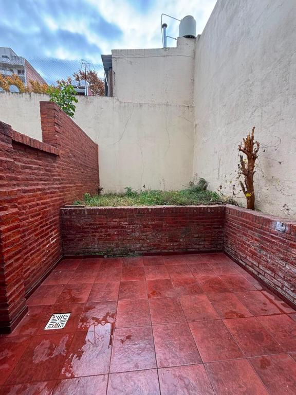 MONOAMBIENTE CON COCHERA Y PATIO - 3