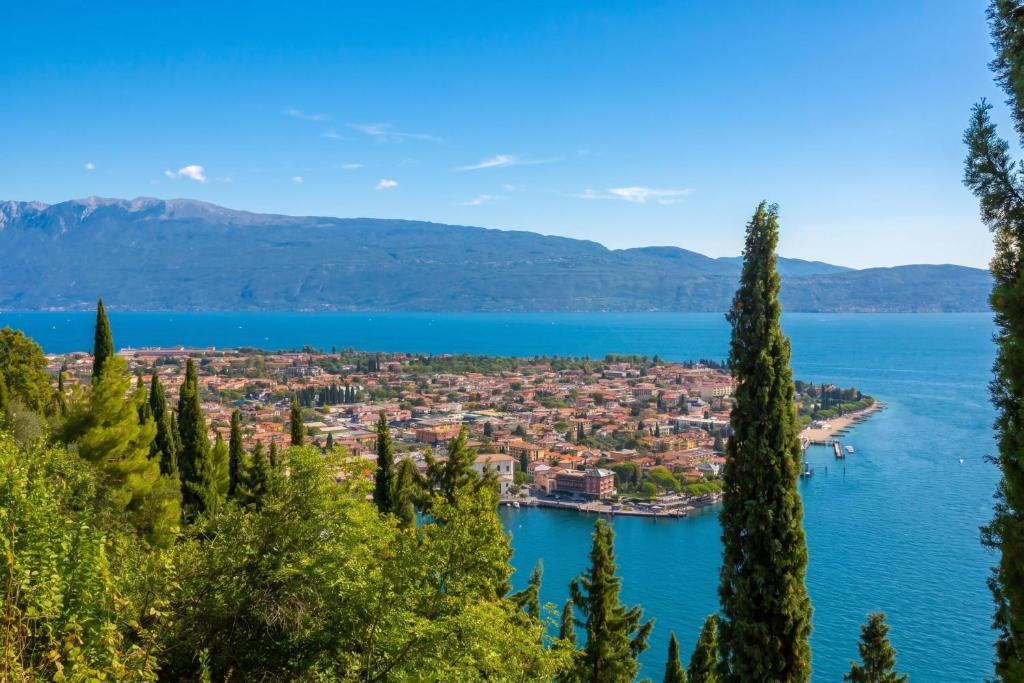 Rustichel Fantastic Lake View - Happy Rentals - 2
