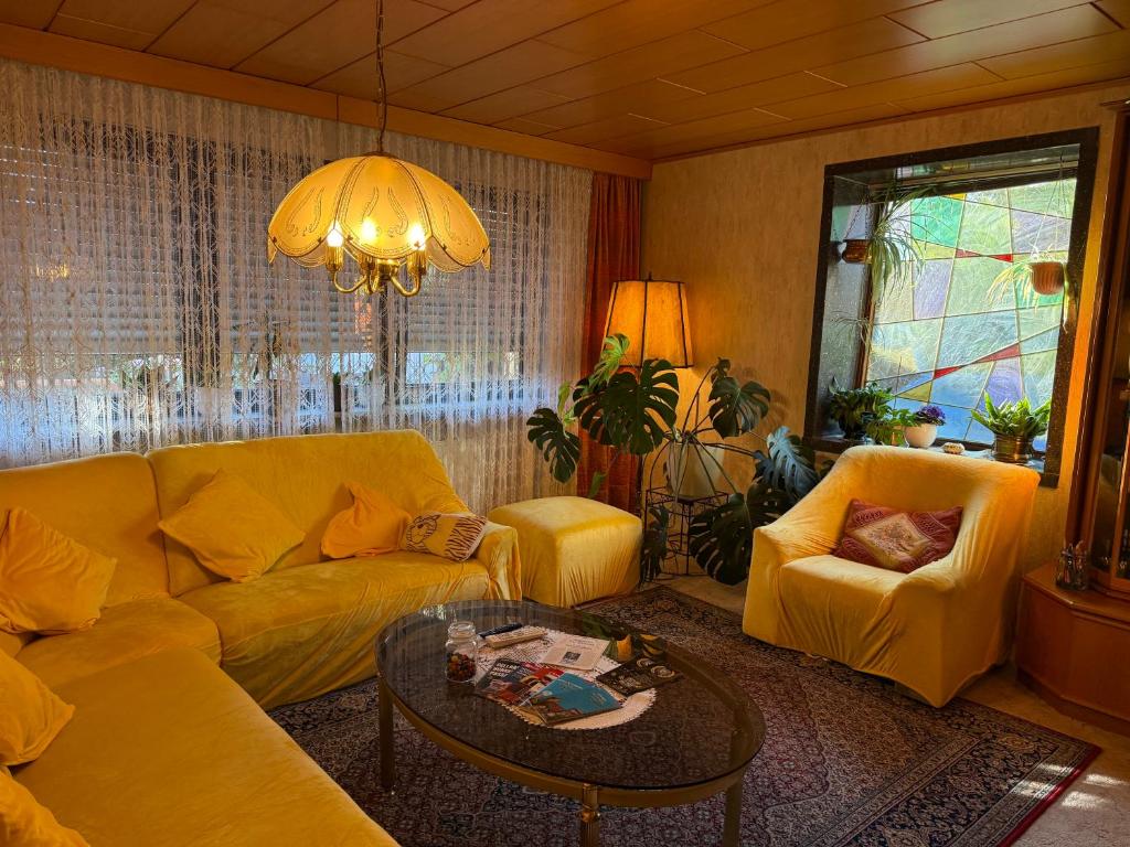 Spacious 3BR House with 2 Parking Spaces & Garden - 5