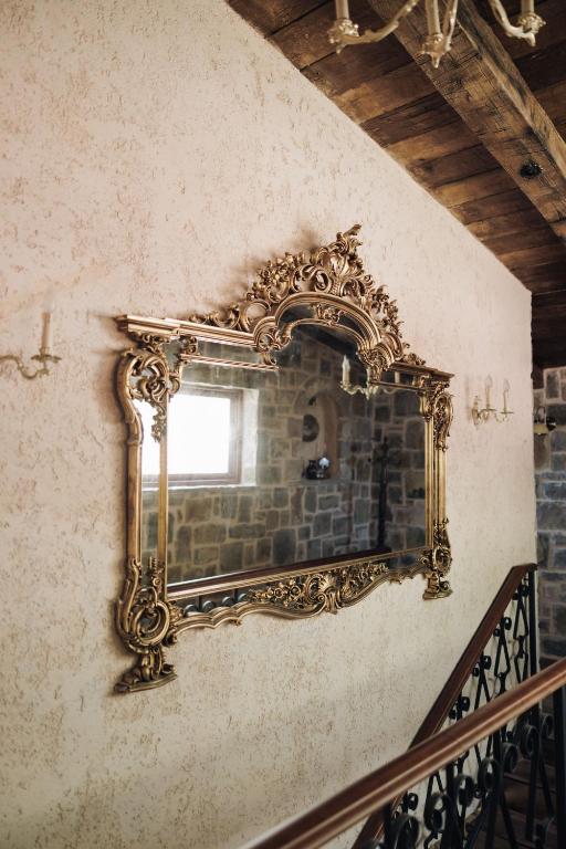 OLIVE QUEEN Rustic Estate - 4