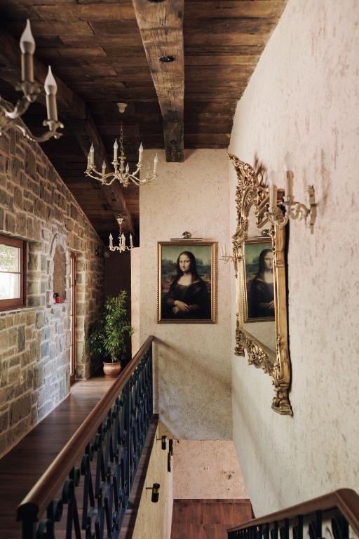 OLIVE QUEEN Rustic Estate - 3
