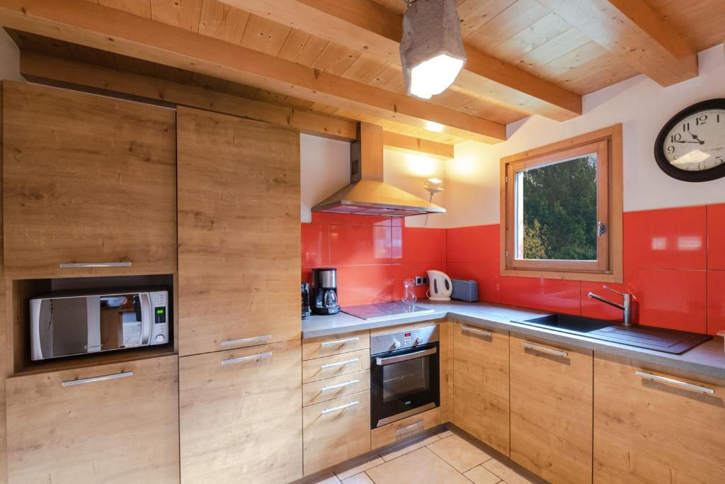 Family chalet with terrace and garden in Chamonix - 3
