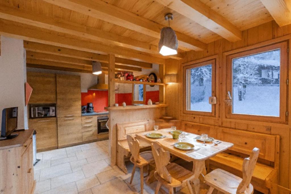 Family chalet with terrace and garden in Chamonix - 4