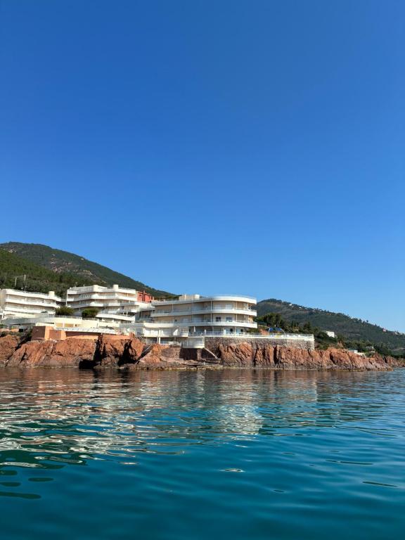 Studio calme vue mer pieds dans l'eau - 3