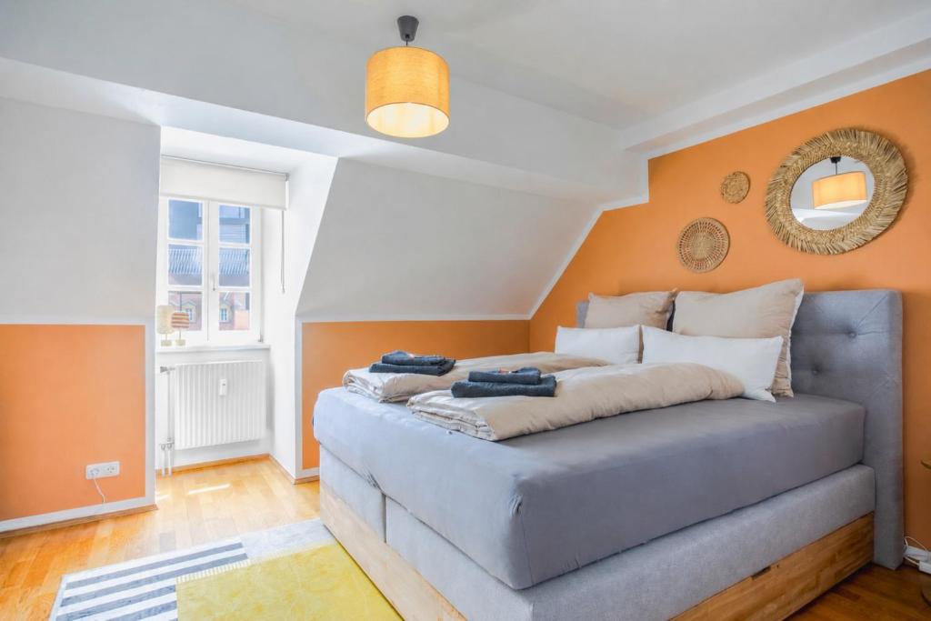 Quiet Courtyard Altstadt Suite - 3BR & Free Parking by HERO HOMES Graz - 5