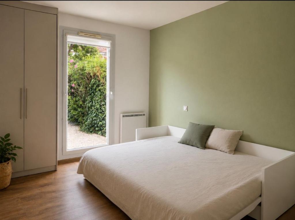 Luxury apartment - private garden and pool - 2