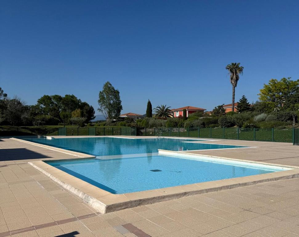 Luxury apartment - private garden and pool - 5