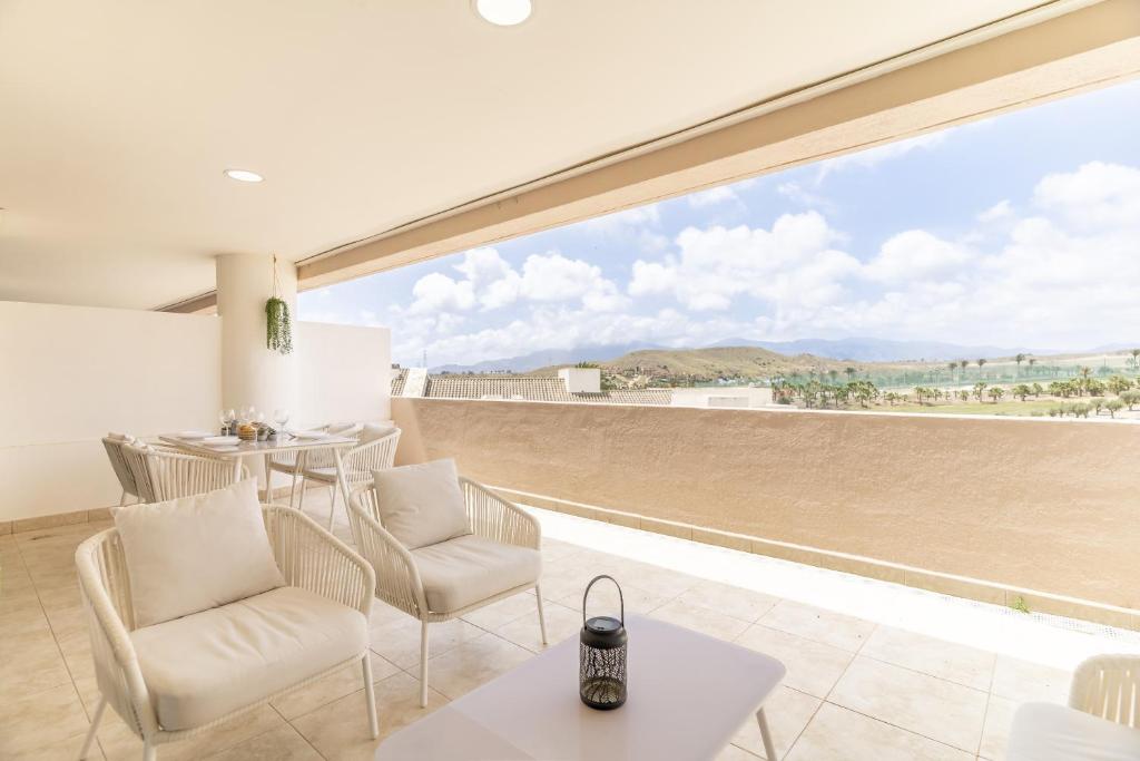 A Estrenar con Terraza Piscina y Parking Gratis - 4