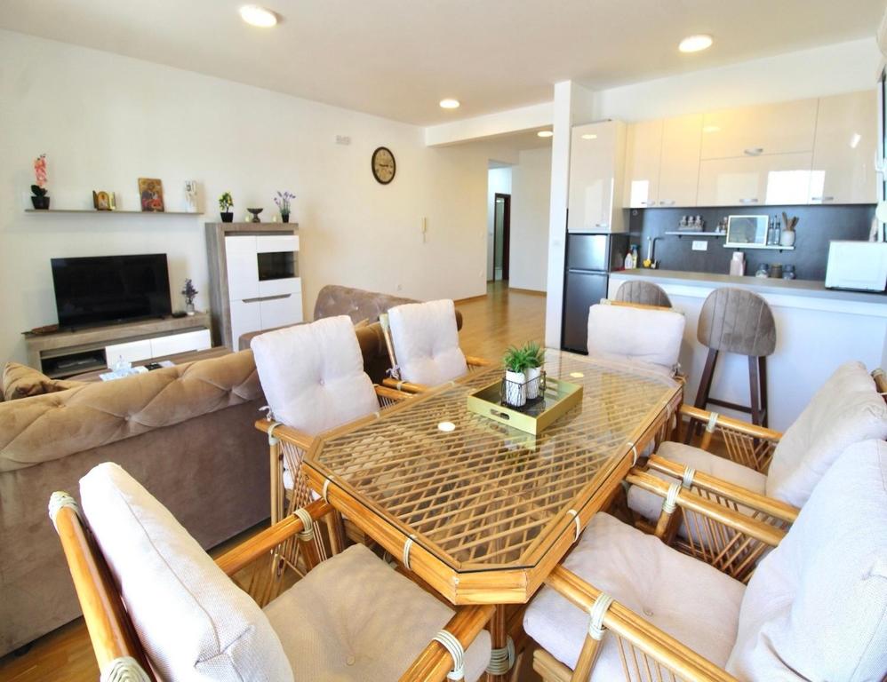 2bd Kalamper Vista Apt with Sea Views and Shared Pool - 4