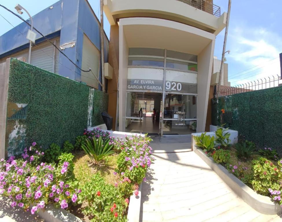 APARTAMENTO EN CONDOMINIO SANTA ELVIRA CON TERRAZA y VISTA DE CHICLAYO - 1
