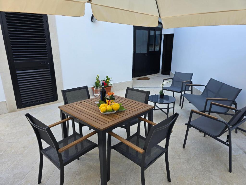 Lemon House - 1