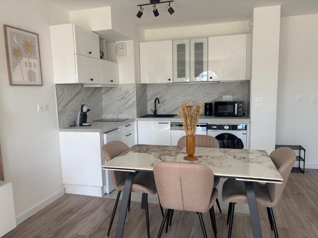 Disneyland Paris 5 Min Air Conditioning Free Parking RER A Paris - 4