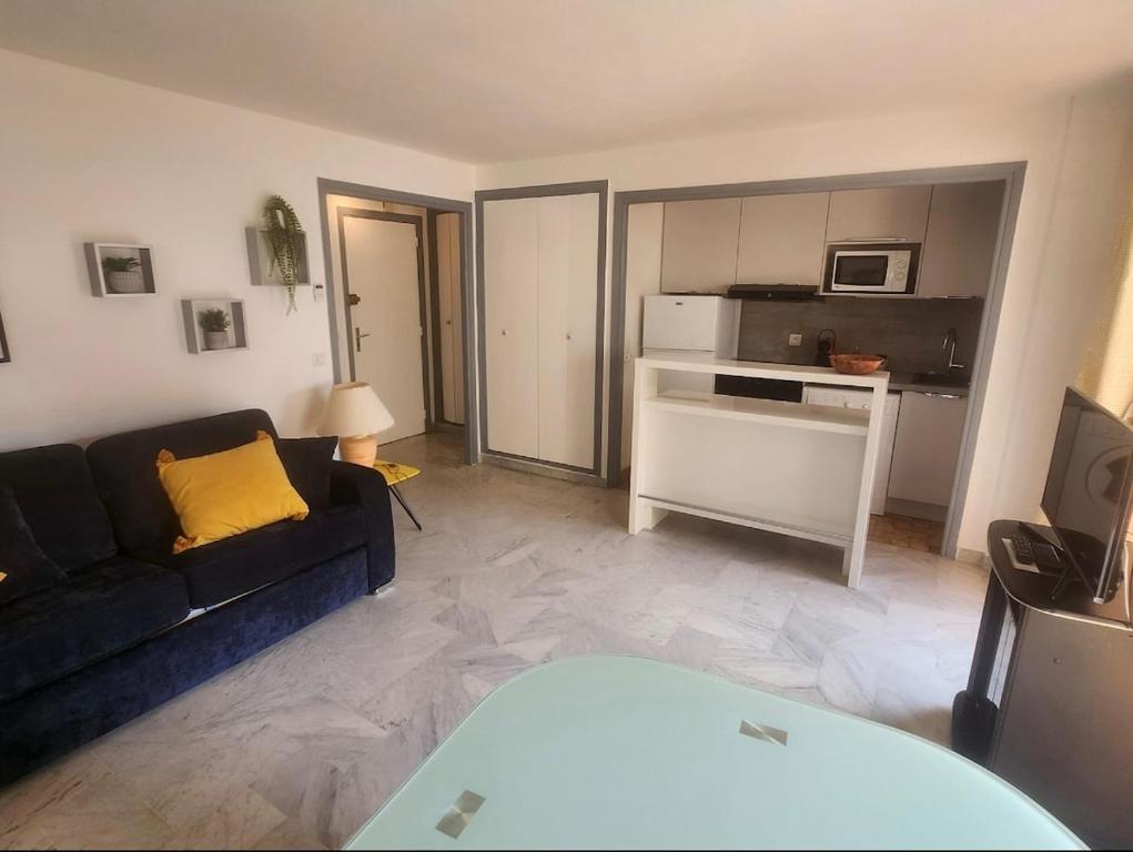 Studio near Palais du Festival - available - 1