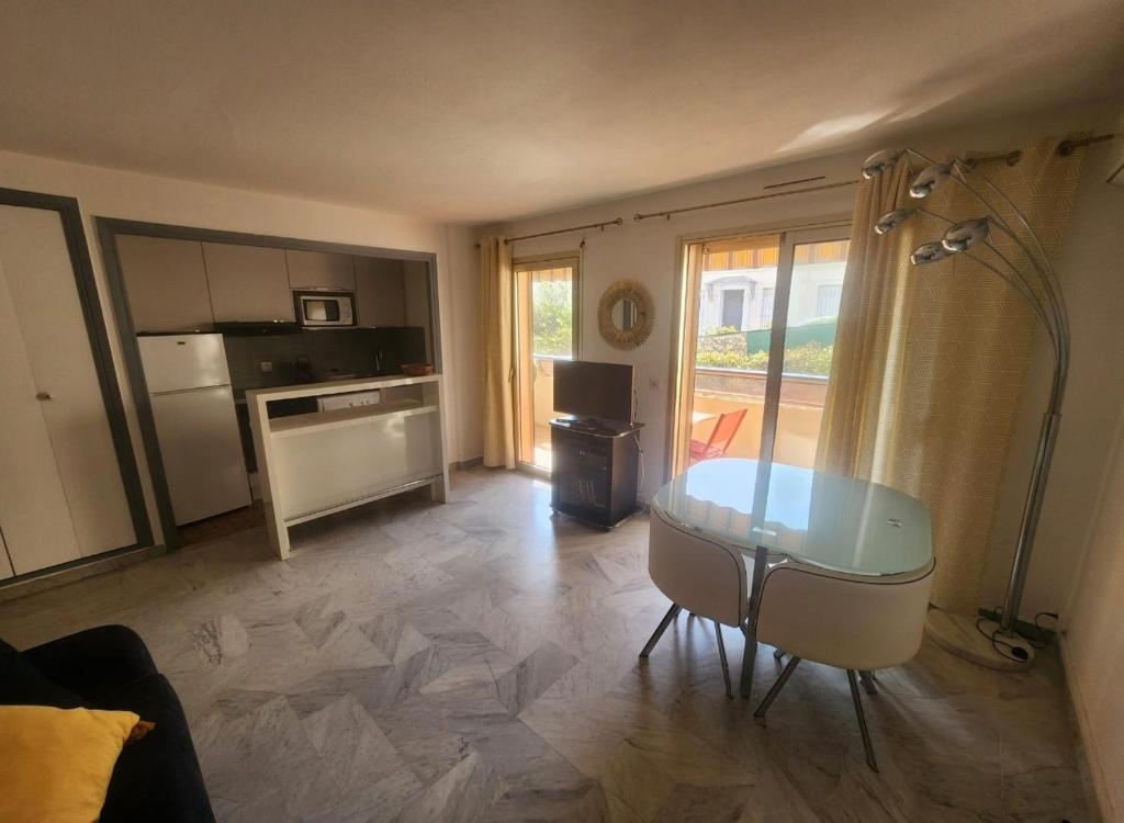 Studio near Palais du Festival - available - 4